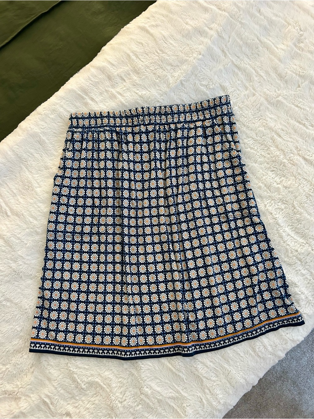 Max Studio Navy and White Daisy-Print A-Line Skirt. 19”